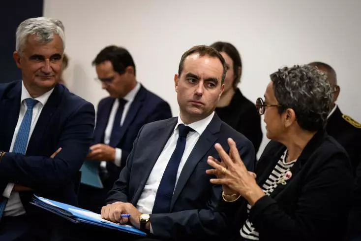 Sébastien Lecornu rétablit deux jours fériés, divergence avec Bayrou