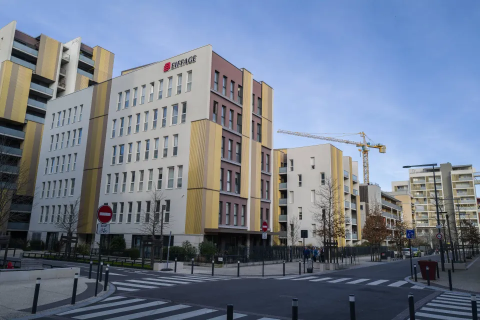 Impact de l’Immobilier sur le Déficit Public : Analyse et Solutions